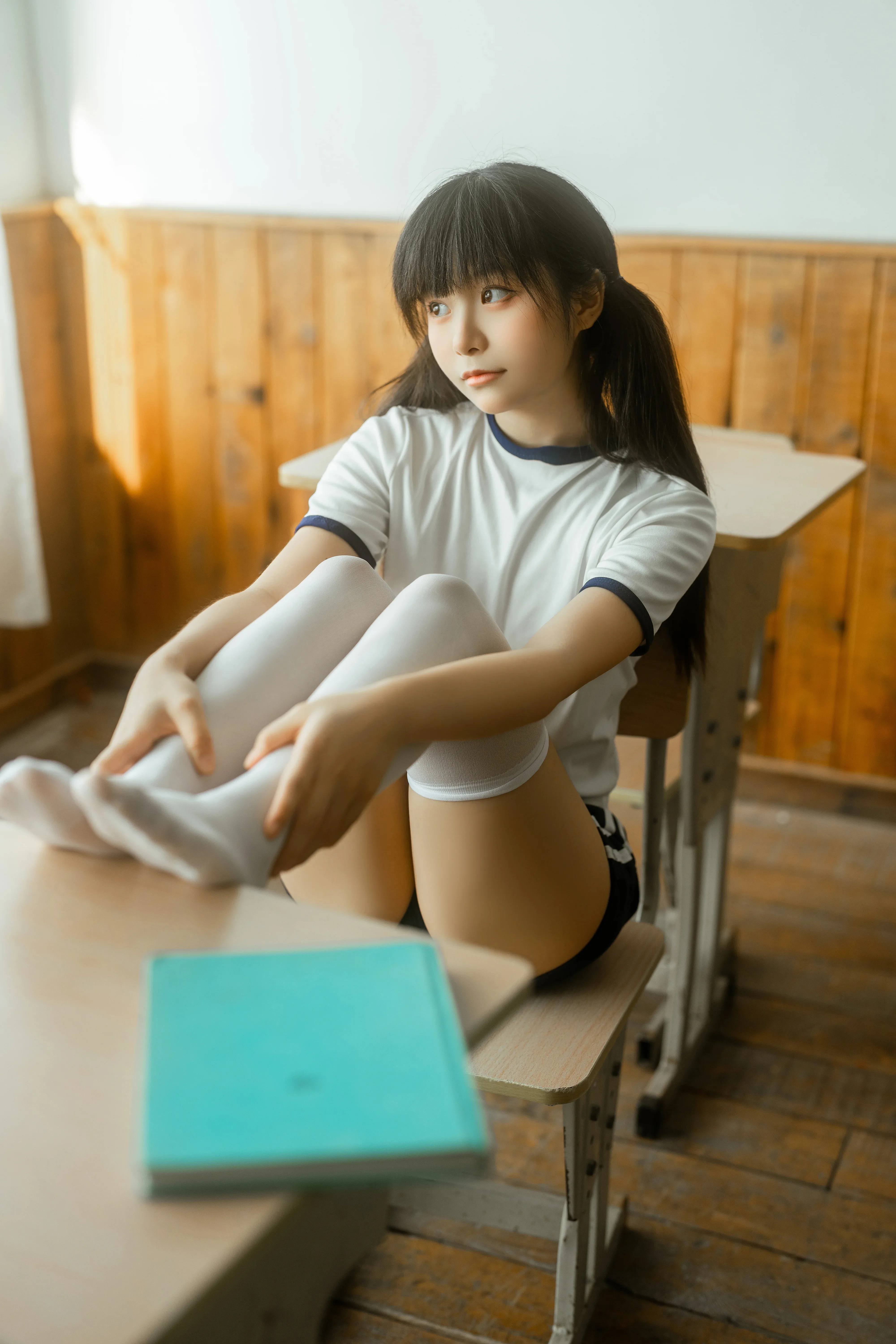 花音葉子 午后教室 – Hot After-Class Drop